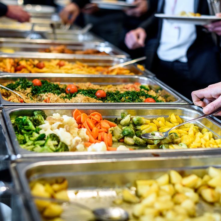 Suất ăn công nghiệp: Bài toán an toàn thực phẩm và chất lượng dinh dưỡng trong bối cảnh phát triển công nghiệp