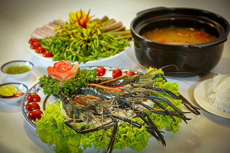 Suất ăn công nghiệp: Đảm bảo dinh dưỡng cho người lao động trong bối cảnh áp lực chi phí gia tăng